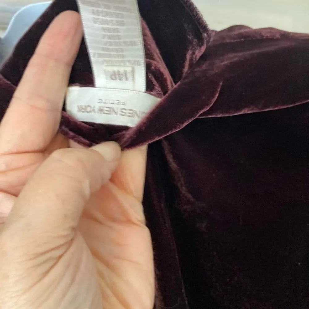 Jones New York Elegant Burgundy Velvet Button-Up Cardigan 14p
